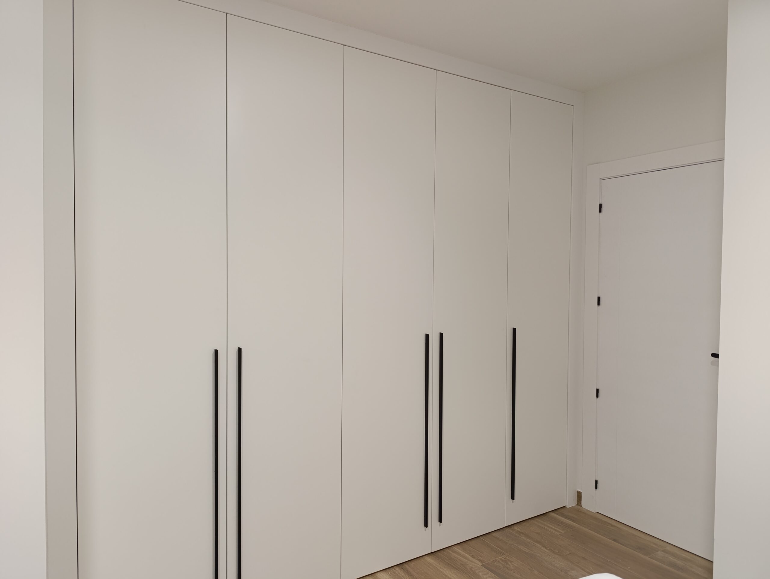 LACADO CON TIRADOR NEGRO METALICO XL