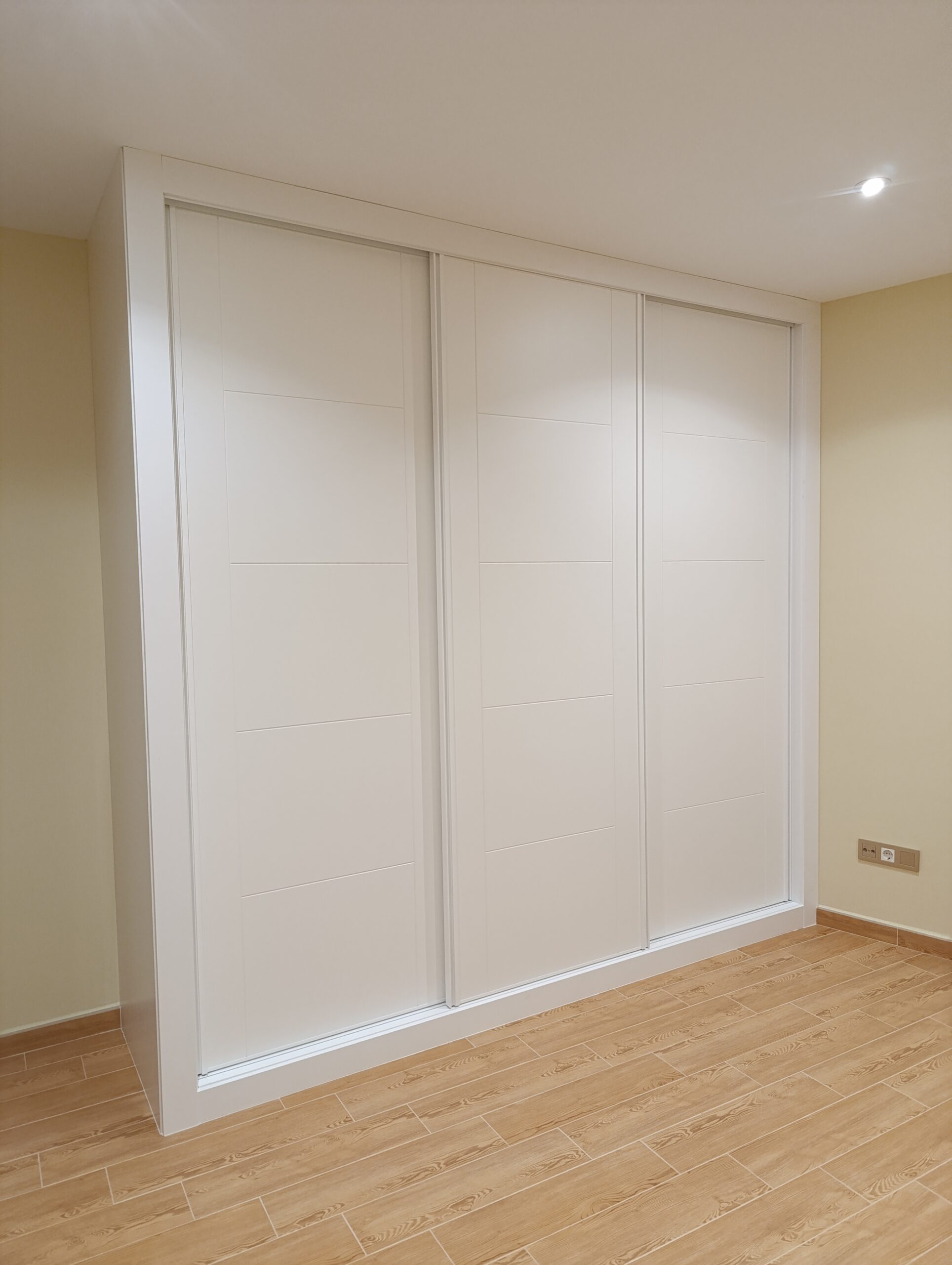 LACADO LISO RAYADO 8400C 3 HOJAS