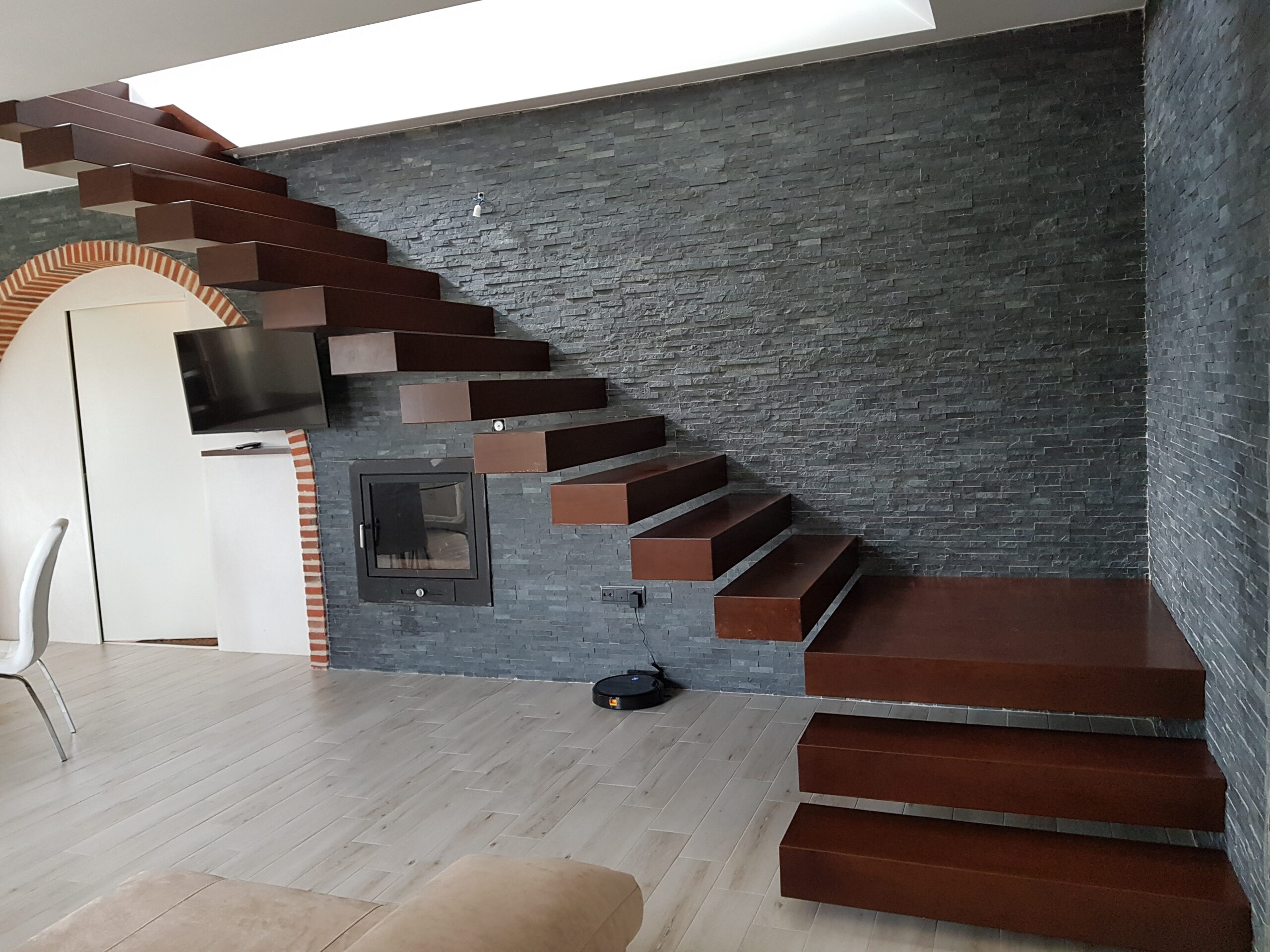 escalera al aire